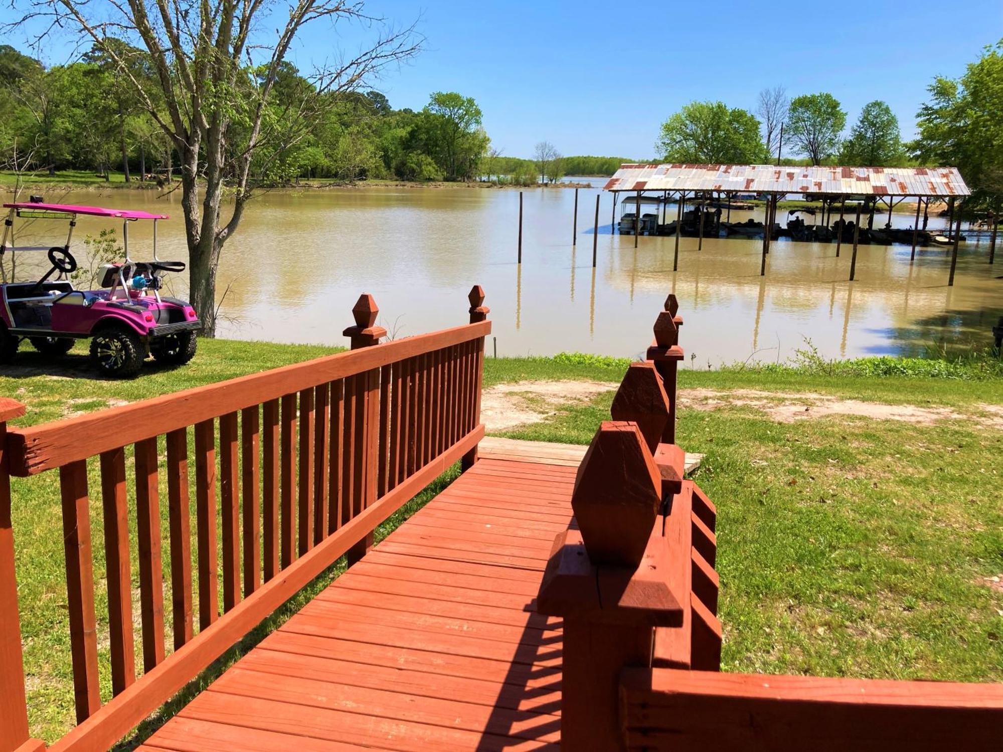 Campsite Outback And Marina Trinity